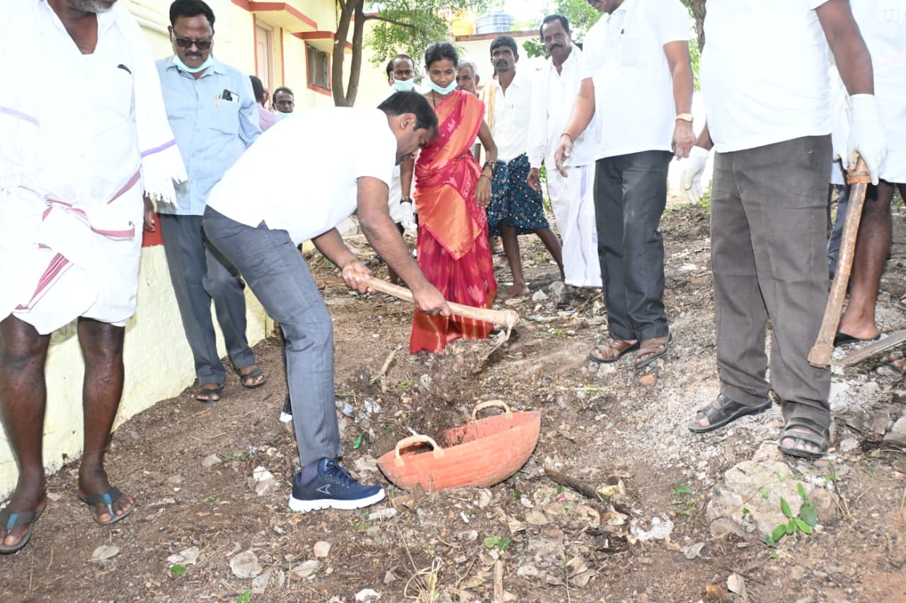 ಅಧಿಕಾರಿಗಳು ಸ್ವಚ್ಛತೆ ಕಡೆ ಹೆಚ್ಚು ಗಮನ ನೀಡಬೇಕು-ಶಾಸಕ ಡಾ.ಶ್ರೀನಿವಾಸ್