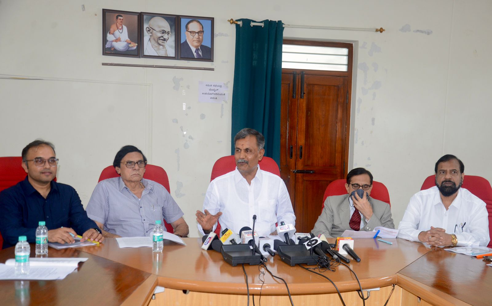 ಹೆಚ್ಚಿನ ಬಡ್ಡಿ ಮತ್ತು ಕಾನೂನು ದುರುಪಯೋಗದಿಂದ ಬಳಲುತ್ತಿರುವ ಸಾಲಗಾರರು-ಎಐಎಫ್‌ಬಿಎಫ್