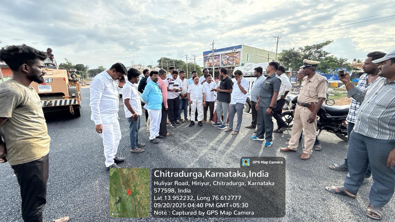 ರಸ್ತೆ ಡಾಂಬರೀಕರಣ ಕಾಮಗಾರಿ ಪರಿಶೀಲಿಸಿದ ಸಚಿವ ಸುಧಾಕರ್