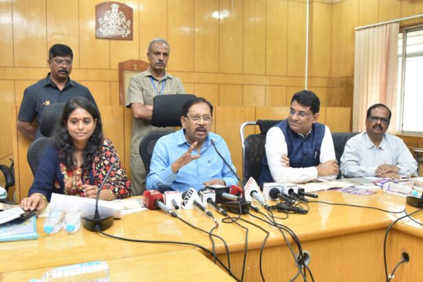 ಸಾರೋಟಿನಲ್ಲಿ ಗ್ರಾಮ ದೇವತೆಗಳ ಮೆರವಣಿಗೆ-ಜಿ.ಪರಮೇಶ್ವರ್