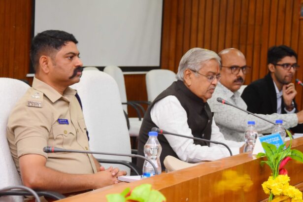 ಶಾಲಾ ಕೊಠಡಿಗಳ ದುರಸ್ತಿಗೆ ಶೀಘ್ರ  ಕ್ರಮವಹಿಸಿ- ಸಂಸದ ಗೋವಿಂದ ಎಂ ಕಾರಜೋಳ