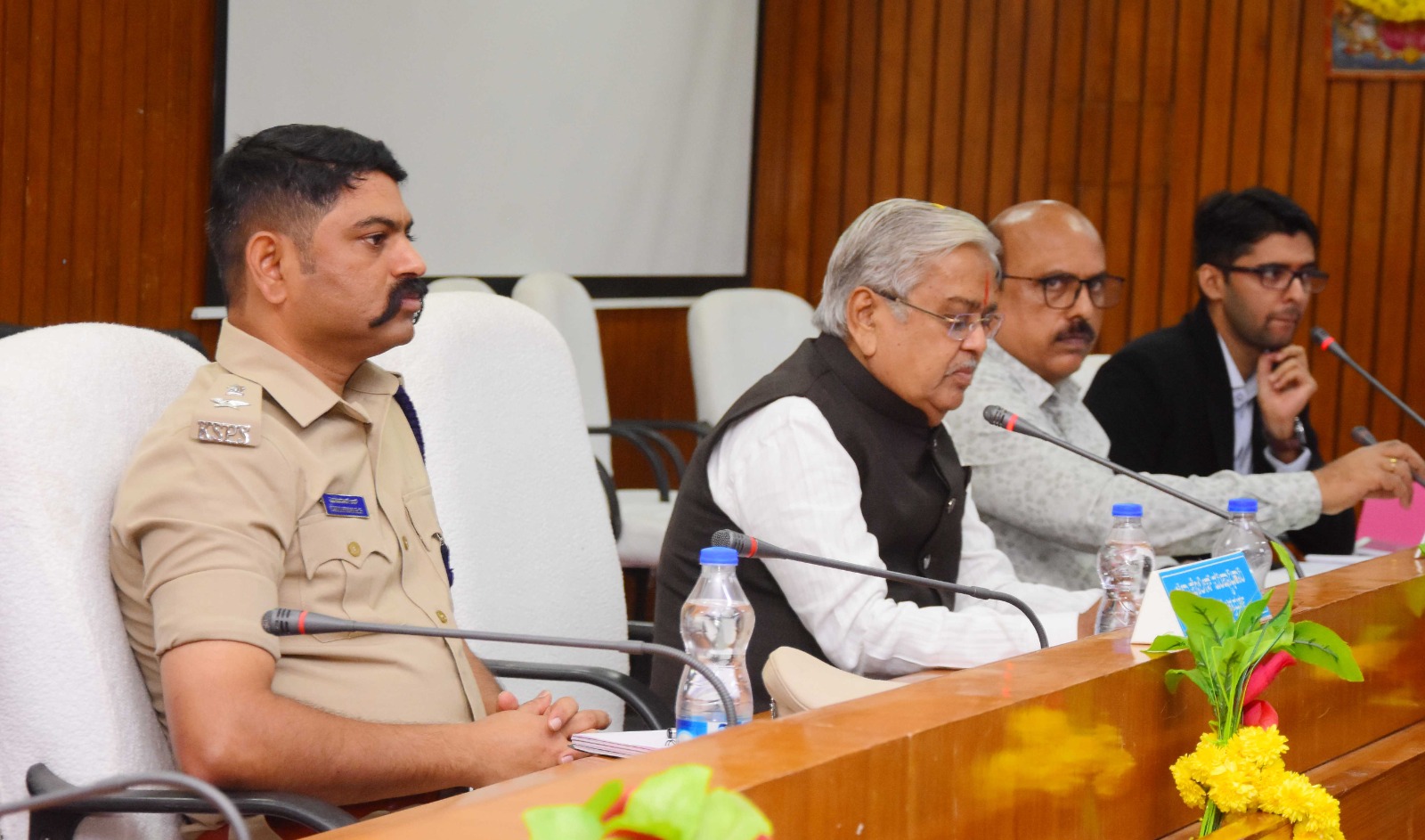 ಶಾಲಾ ಕೊಠಡಿಗಳ ದುರಸ್ತಿಗೆ ಶೀಘ್ರ  ಕ್ರಮವಹಿಸಿ- ಸಂಸದ ಗೋವಿಂದ ಎಂ ಕಾರಜೋಳ