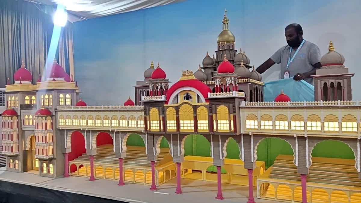 ಕೇಕ್ ನಲ್ಲಿ ಅರಳಿದ ಅರಮನೆ, ಕೃಷ್ಣರಾಜ ಒಡೆಯರ್ ಪ್ರತಿಮೆ ಹಾಗೂ ಚಿನ್ನದ ಅಂಬಾರಿ