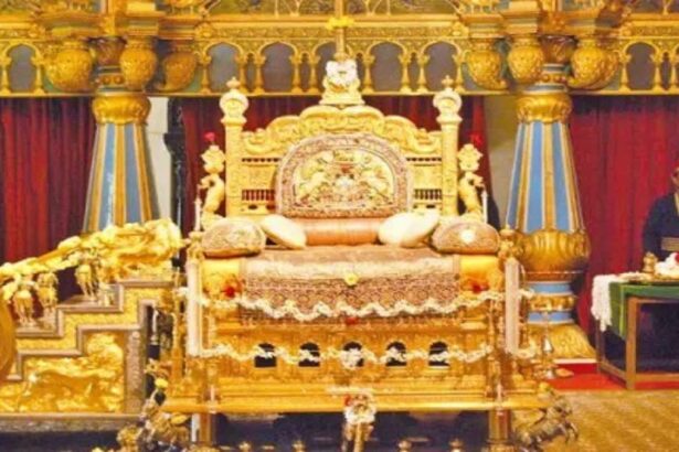 ಮೈಸೂರು ದಸರಾ ಅಂಗವಾಗಿ ರತ್ನಖಚಿತ ಸ್ವರ್ಣ ಸಿಂಹಾಸನದ ಜೋಡಣೆ