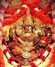 ತಾಯಿ ಚಾಮುಂಡೇಶ್ವರಿ ದೇವಿಯ ಪಾದ ಕಮಲಗಳಿಗೆ ಕೈ ಮುಗಿಯುತ್ತಾ