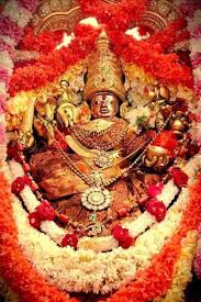 ತಾಯಿ ಚಾಮುಂಡೇಶ್ವರಿ ದೇವಿಯ ಪಾದ ಕಮಲಗಳಿಗೆ ಕೈ ಮುಗಿಯುತ್ತಾ