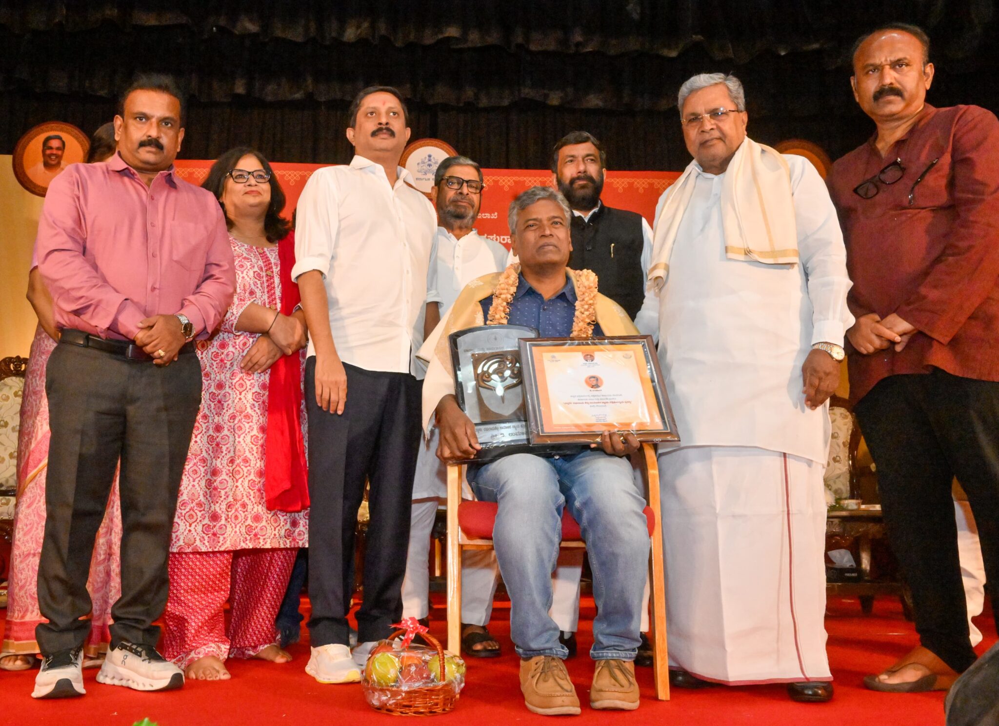 ಸರ್ಕಾರದ ಜನಪರ ವಿಚಾರಗಳನ್ನು ಜನರಿಗೆ ತಿಳಿಸಲು ಪ್ರಯತ್ನಿಸಿ -ಮುಖ್ಯಮಂತ್ರಿ ಸಿದ್ದರಾಮಯ್ಯ