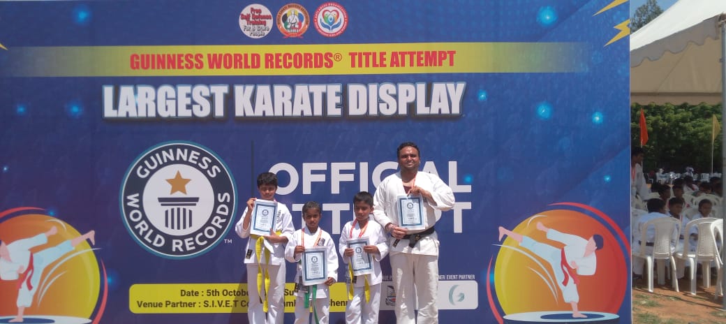 ಕರಾಟೆ ಅಕಾಡೆಮಿ ವಿದ್ಯಾರ್ಥಿಗಳಿಂದ ಗಿನ್ನೀಸ್ ದಾಖಲೆ