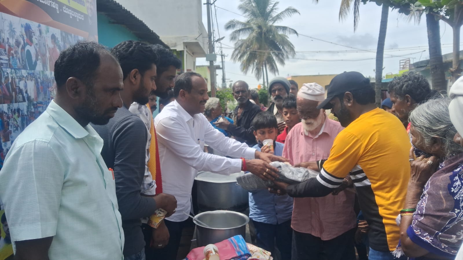 ನಿತ್ಯ ದಾಸೋಹ ಕಾರ್ಯ ಶ್ಲಾಘನೀಯ-ರವಿ ಮಾವಿನಕುಂಟೆ 