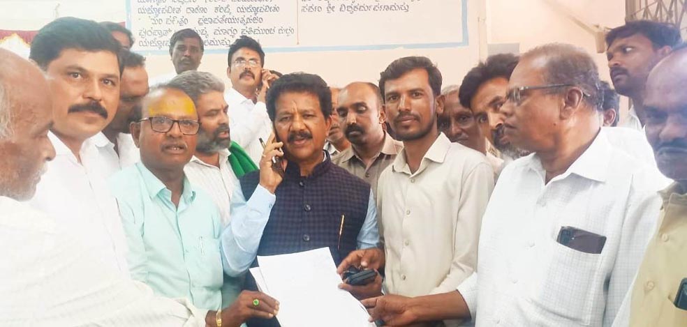 ವೇದಾವತಿ ಬಲದಂಡೆ ನಾಲೆಯ ಹೂಳೆತ್ತಲು ಶಾಸಕರಿಗೆ ಮನವಿ