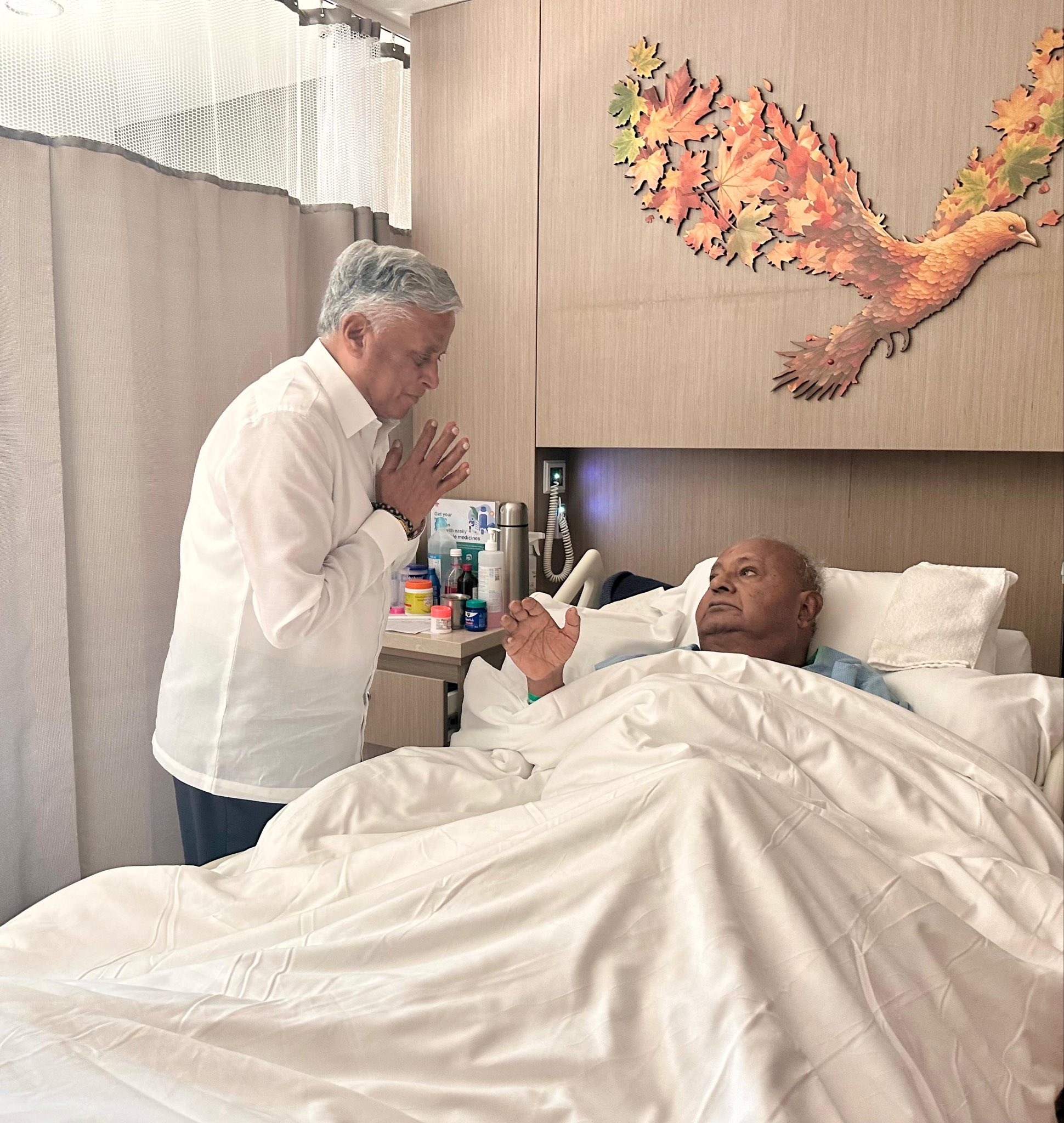 ದೇವೇಗೌಡರನ್ನು ಭೇಟಿ ಮಾಡಿ ಆರೋಗ್ಯ ವಿಚಾರಿಸಿದ ಕೇಂದ್ರ ಸಚಿವ ಸೋಮಣ್ಣ