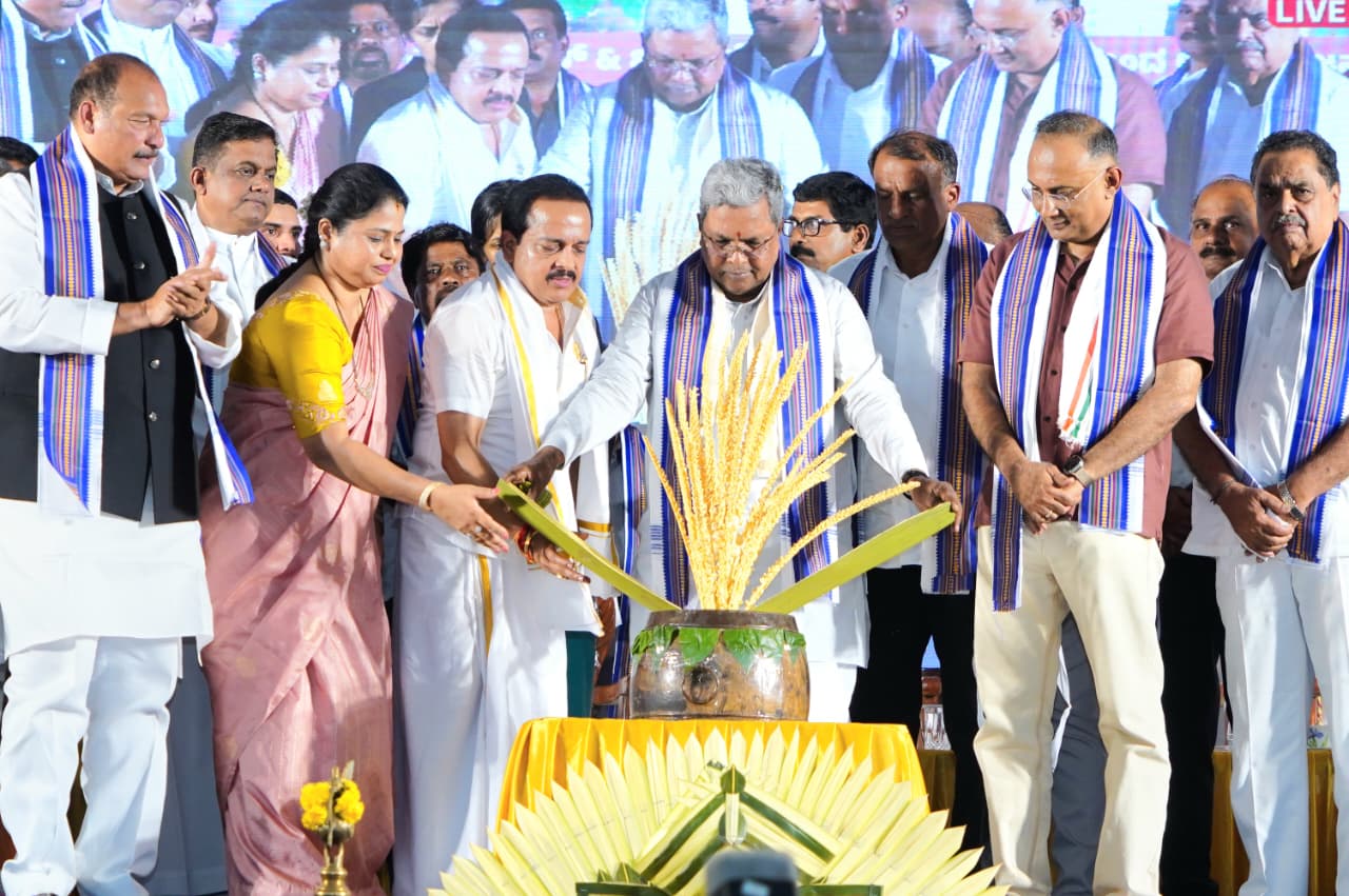 ಸಿಎಂ ಸಿದ್ದರಾಮಯ್ಯ ಕಾರ್ಯಕ್ರಮದಲ್ಲಿ ಸಾರ್ವಜನಿಕರು ಅಸ್ವಸ್ಥ