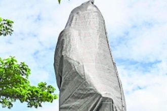 ಅನಾಥವಾದ ದೇವರಾಜ ಅರಸರ ಪ್ರತಿಮೆ