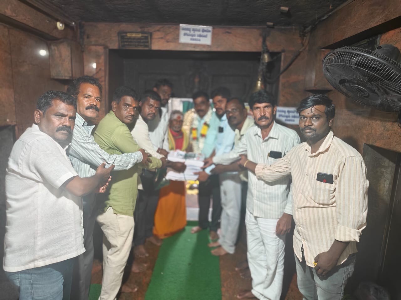 ಕನ್ನಡ ರಾಜ್ಯೋತ್ಸವ ಕರಪತ್ರ ಬಿಡುಗಡೆ