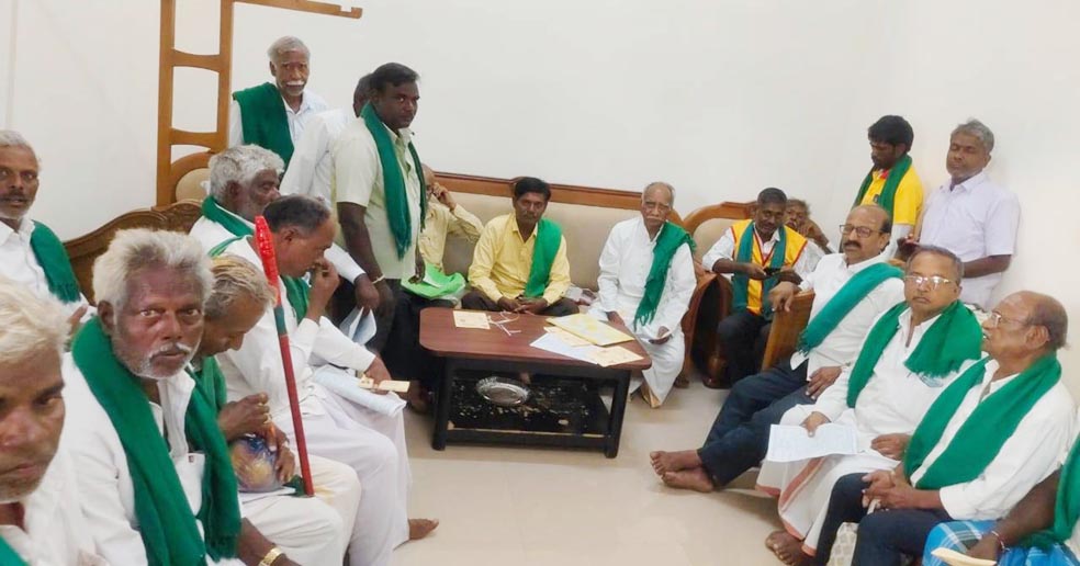 ಬೆಳೆ ವಿಮೆ, ಬೆಳೆ ನಷ್ಟ ಪರಿಹಾರ ಹಾಗೂ ಬರ ಪೀಡಿತ ತಾಲೂಕು ಘೋಷಣೆಗೆ ಪ್ರತಿಭಟನೆ