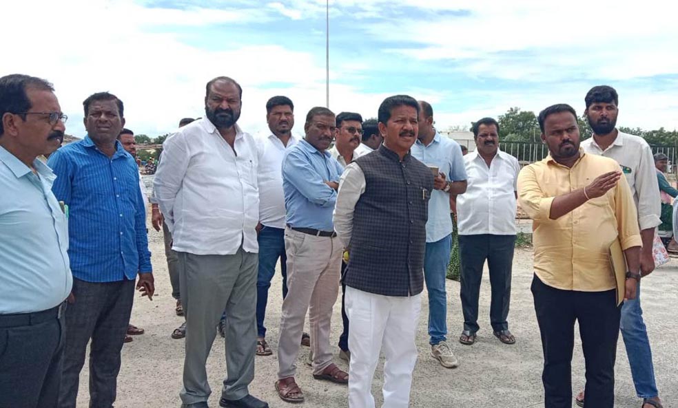 ಕಾಲೇಜು ಪ್ರವೇಶದ್ವಾರ ಇತರೆ ಕಾಮಗಾರಿ ಗುಣಮಟ್ಟಕ್ಕೆ ಆದ್ಯತೆ ನೀಡಿ-ಶಾಸಕ ರಘುಮೂರ್ತಿ