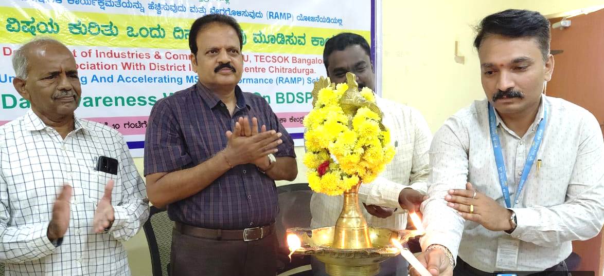 ಉದ್ದಿಮಿಗಳು, ಸ್ತ್ರೀ ಶಕ್ತಿ ಸಂಘದ ಸದಸ್ಯರು ಕೇಂದ್ರದ ಯೋಜನೆ ಪಡೆದುಕೊಳ್ಳಿ-ಜಂಟಿ ನಿರ್ದೇಶಕ ಆನಂದ್