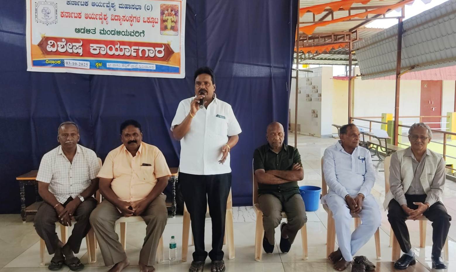 ಆರ್ಯವೈಶ್ಯ ವಿದ್ಯಾ ಸಂಸ್ಥೆ ನಿಸ್ವಾರ್ಥ ಸೇವಾ ಮನೋಭಾವದಿಂದ ಕೆಲಸಮಾಡುತ್ತಿದೆ: ಕೆ.ವಿ.ಅಮರೇಶ್