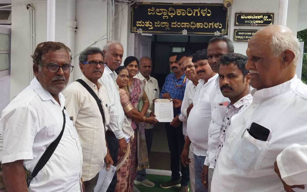 ಕಾಡಸಿದ್ದೇಶ್ವರಸ್ವಾಮಿ ಕೂಡಲೇ ಕ್ಷಮೆ ಕೇಳಬೇಕು