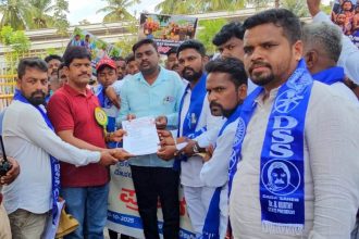 ಅಲೆಮಾರಿ ಜಾತಿಗಳಿಗೆ ಸೂಕ್ತ ಮೀಸಲಾತಿ ನೀಡಲು ಜಿಲ್ಲಾಧಿಕಾರಿ ಕಚೇರಿ ಎದುರು ಪ್ರತಿಭಟನೆ