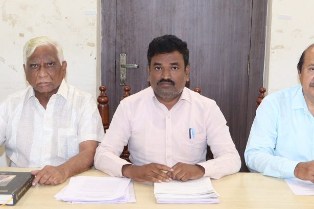 ಕಾಡಸಿದ್ದೇಶ್ವರಸ್ವಾಮಿ ಕೂಡಲೇ ಕ್ಷಮೆ ಕೇಳಬೇಕು