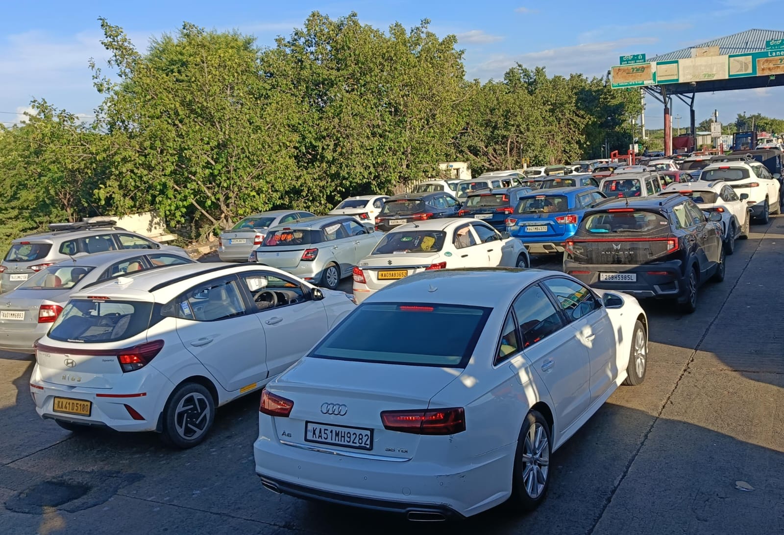 ಶಾಸಕರನ್ನೂ ಬಿಡದ ಟೋಲ್ ಸಿಬ್ಬಂದಿ, ಒಂದು ಗಂಟೆ ಕಾಲ ಸಿಬ್ಬಂದಿ ಶಾಸಕರ ಮಧ್ಯ ನಡೆದ ಸಂಘರ್ಷ