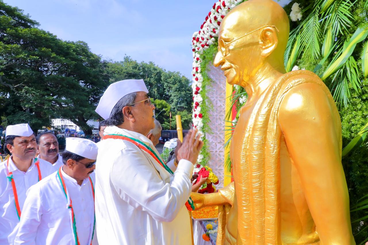 ಗಾಂಧೀಜಿ, ಶಾಸ್ತ್ರಿಯವರ ತ್ಯಾಗ, ಬಲಿದಾನ ಸದಾ ನಮಗೆ ಆದರ್ಶ- ಸಿದ್ದರಾಮಯ್ಯ