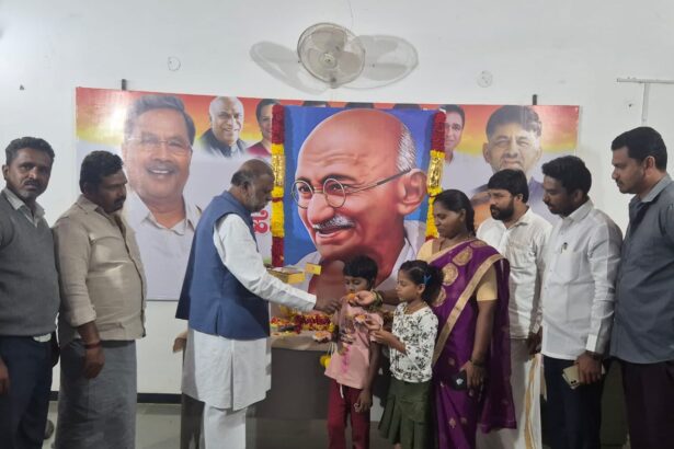 ಅಹಿಂಸೆ, ಸತ್ಯದ ಹಾದಿಯಲ್ಲಿ ಸ್ವಾತಂತ್ರ್ಯ ಕೊಡಿಸಿದ ಮಹಾನ್ ನಾಯಕ ಗಾಂಧಿ- ಆಂಜನೇಯ