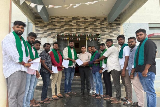 ಎಂಆರ್ ಪಿ ದರಕ್ಕೆ ಗೊಬ್ಬರ ಮಾರಾಟ ಮಾಡುವಂತೆ ಒತ್ತಾಯಿಸಿ ತಹಶೀಲ್ದಾರ್ ಗೆ ಮನವಿ ಸಲ್ಲಿಕೆ