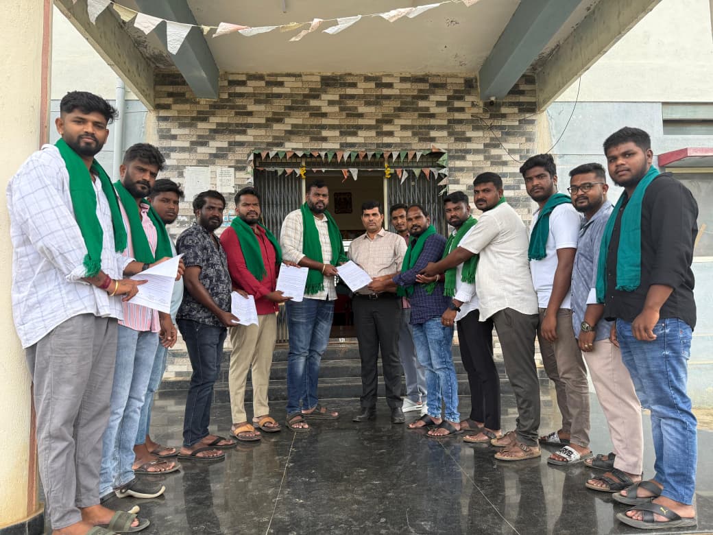 ಎಂಆರ್ ಪಿ ದರಕ್ಕೆ ಗೊಬ್ಬರ ಮಾರಾಟ ಮಾಡುವಂತೆ ಒತ್ತಾಯಿಸಿ ತಹಶೀಲ್ದಾರ್ ಗೆ ಮನವಿ ಸಲ್ಲಿಕೆ