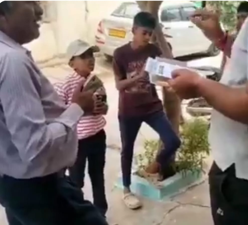 ವಿದ್ಯಾರ್ಥಿಗಳನ್ನು ಬಳಸಿಕೊಂಡು ಜಾತಿ ಗಣತಿಗೆ ಖಂಡನೆ