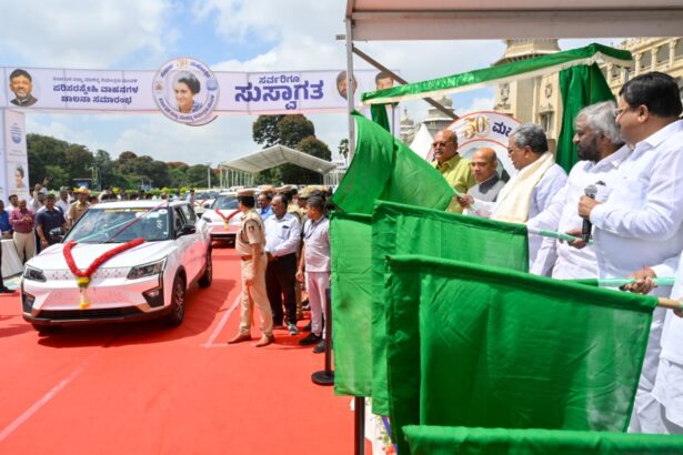 ಪರಿಸರ ಸ್ನೇಹಿ ಇವಿ ವಾಹನಗಳಿಗೆ ಚಾಲನೆ ನೀಡಿದ ಸಿಎಂ ಸಿದ್ದರಾಮಯ್ಯ