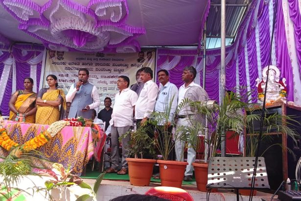 ಸರ್ಕಾರಿ ಯೋಜನೆಗಳು ರೈತರಿಗೆ ಸುಲಭವಾಗಿ ದೊರೆಯಬೇಕು: ಶಾಸಕ ಶ್ರೀನಿವಾಸ್