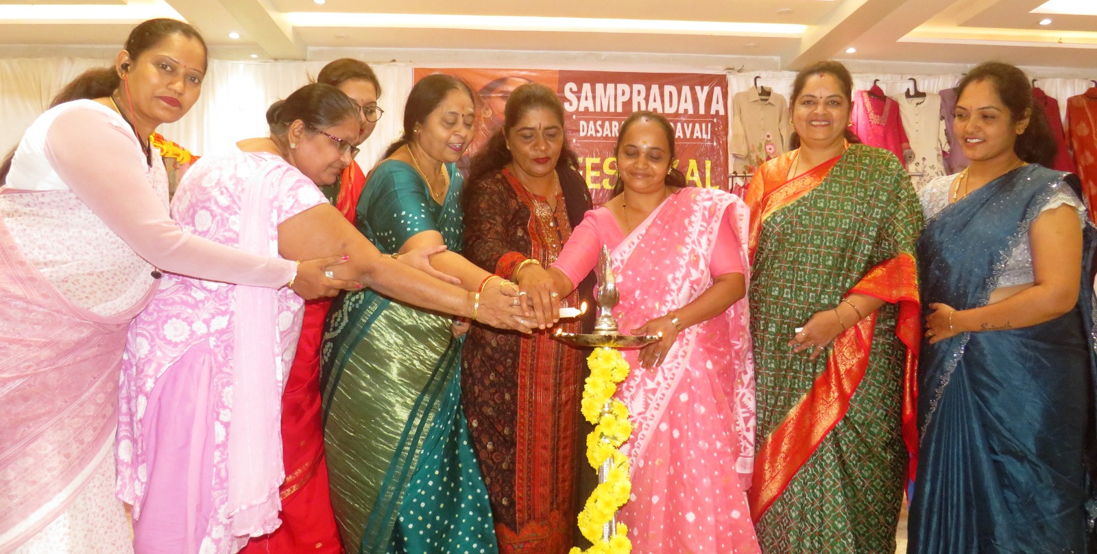 ಕೈಗೆಟುಕುವ ದರದಲ್ಲಿ ಸೀರೆಗಳ ಮಾರಾಟ