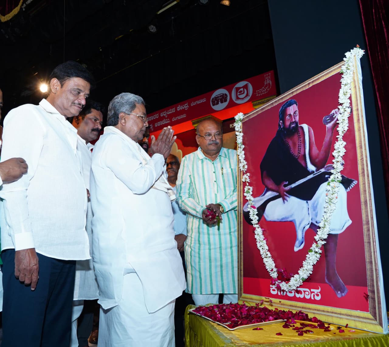 ಕನಕದಾಸರು – ನಾರಾಯಣಗುರುಗಳ ಆದರ್ಶಗಳನ್ನು ಜೀವನದಲ್ಲಿ ಪಾಲಿಸಬೇಕು-ಸಿಎಂ