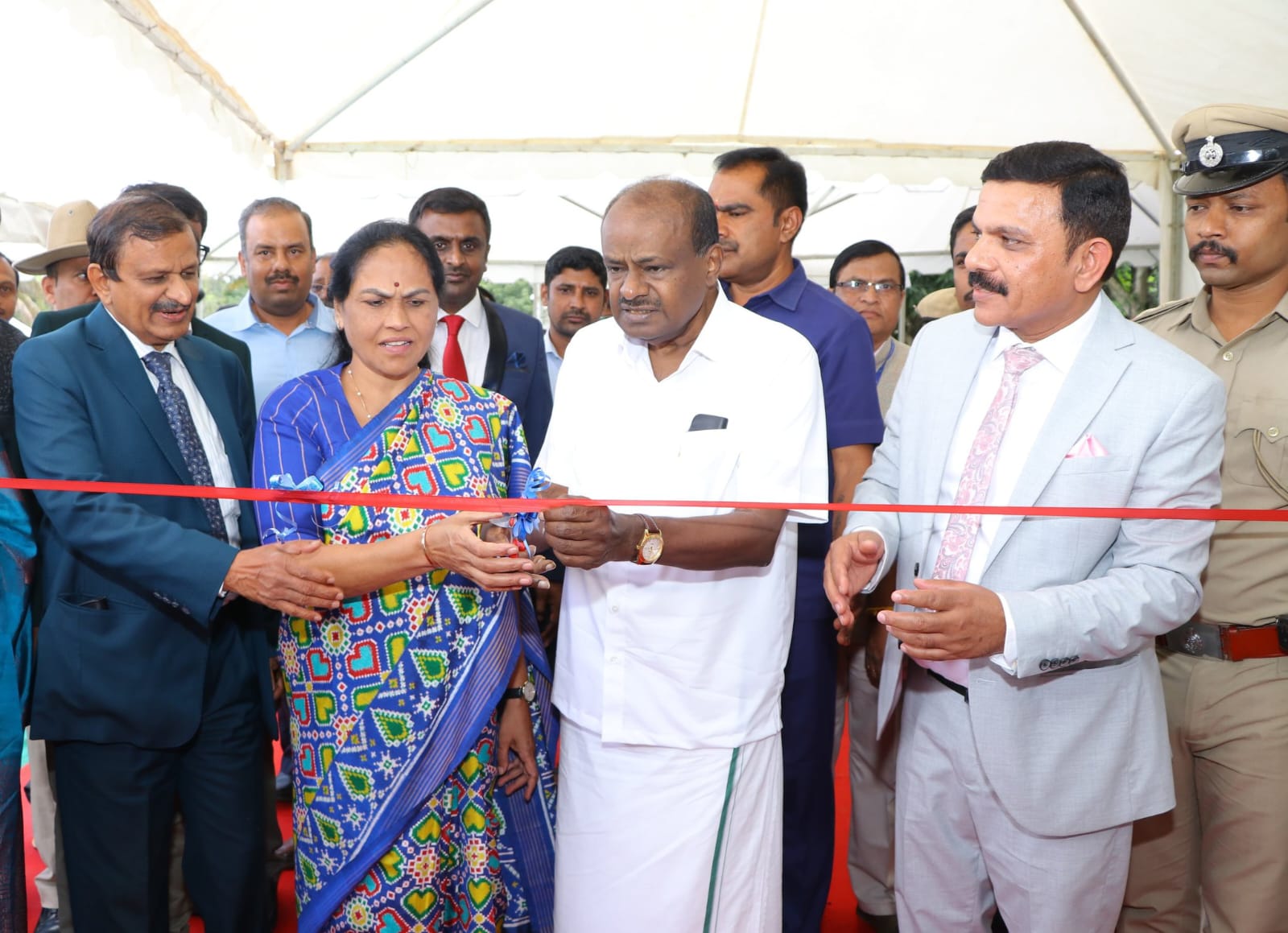 ಕೃಷಿ ಕೀಟ ಜೈವಿಕ ನಿಯಂತ್ರಣ ಪ್ರದರ್ಶನ ಉದ್ಘಾಟಿಸಿದ ಕುಮಾರಸ್ವಾಮಿ