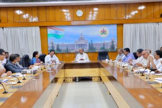 ಜಾತಿ ಸಮೀಕ್ಷೆಯ ಪ್ರಗತಿ ಪರಿಶೀಲನೆ ನಡೆಸಿದ ಸಿದ್ದರಾಮಯ್ಯ