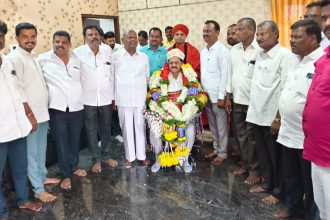 ಇಮ್ಮಡಿಶ್ರೀಗಳ ಆಶೀರ್ವಾದ ಪಡೆದ ಭೋವಿ ನಿಗಮದ ಅಧ್ಯಕ್ಷ ರಾಮಪ್ಪ