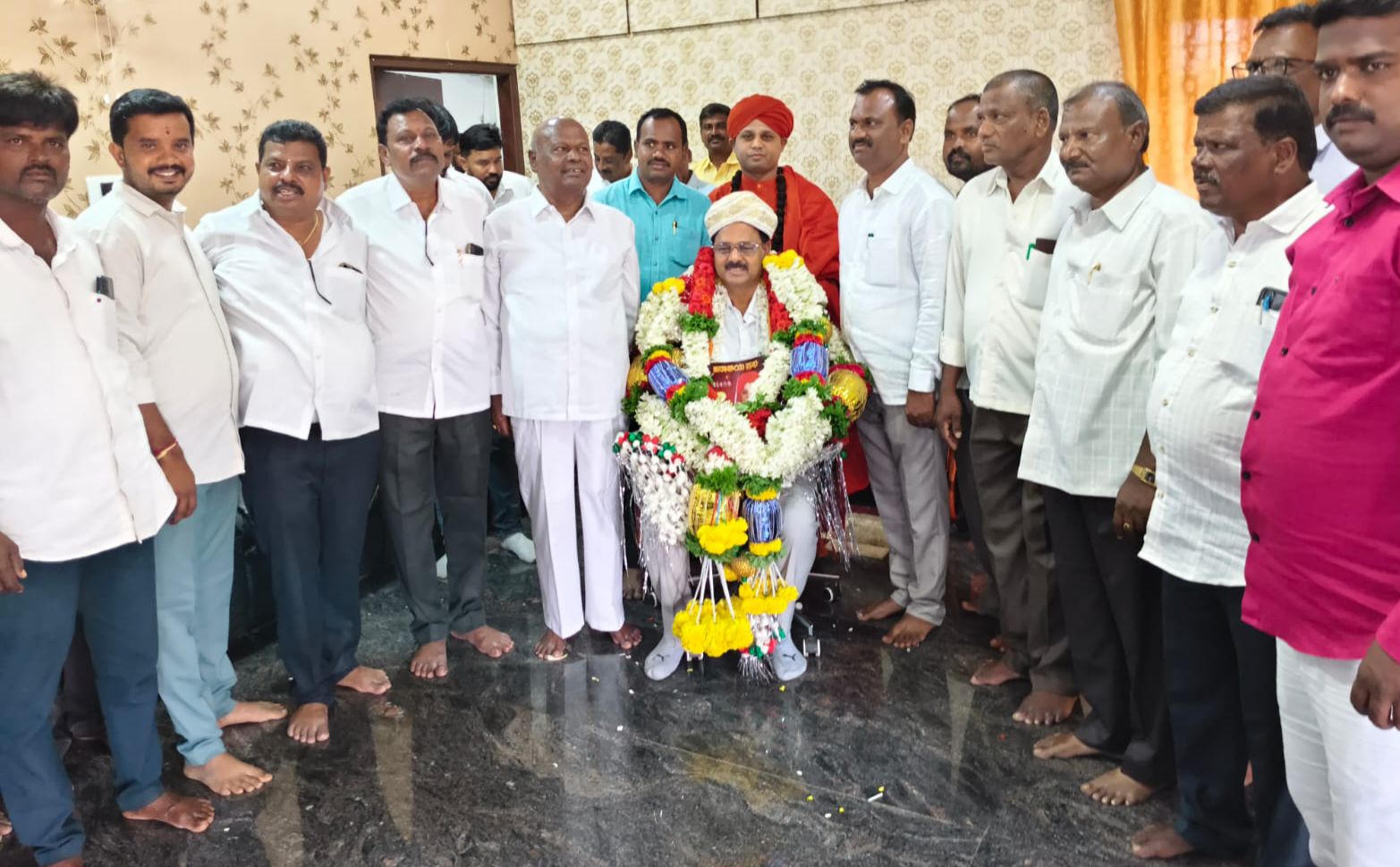 ಇಮ್ಮಡಿಶ್ರೀಗಳ ಆಶೀರ್ವಾದ ಪಡೆದ ಭೋವಿ ನಿಗಮದ ಅಧ್ಯಕ್ಷ ರಾಮಪ್ಪ