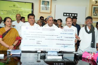ಕೆಎಸ್ ಡಿಎಲ್ ನಿಂದ ಸರ್ಕಾರಕ್ಕೆ ರೂ 135 ಕೋಟಿ ಡಿವಿಡೆಂಡ್ ಚೆಕ್ ಹಸ್ತಾಂತರ