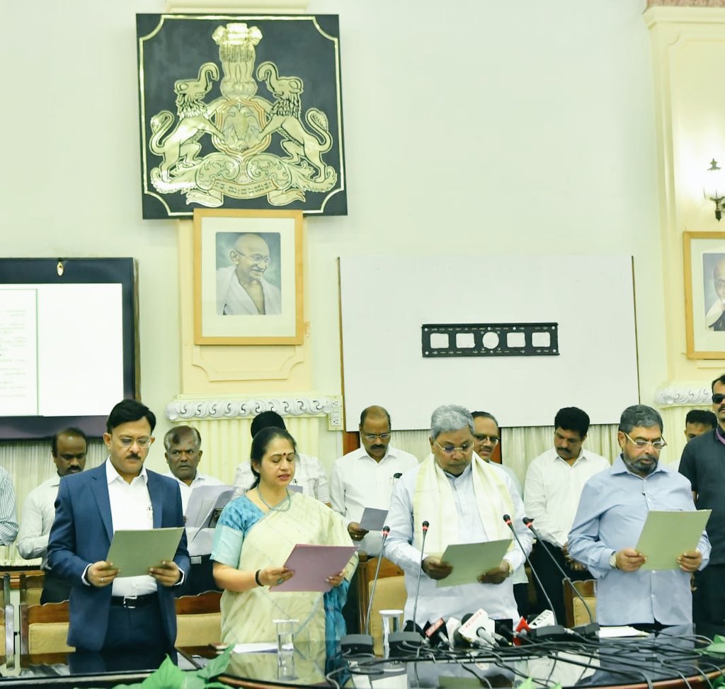 ಜಾಗೃತಿ ಅರಿವು ಸಪ್ತಾಹ ಅಂಗವಾಗಿ ನೌಕರರಿಗೆ ಪ್ರತಿಜ್ಞಾ ವಚನ ಬೋಧಿಸಿದ ಸಿದ್ದರಾಮಯ್ಯ