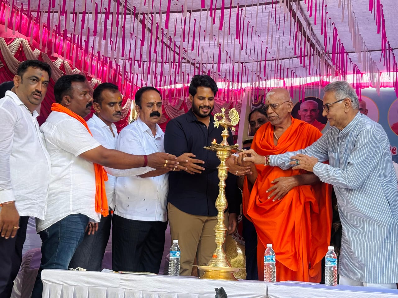 ಅದ್ಧೂರಿಯಾಗಿ ನಡೆದ ಕುಂಭಾಭಿಷೇಕ ಮಹೋತ್ಸವ