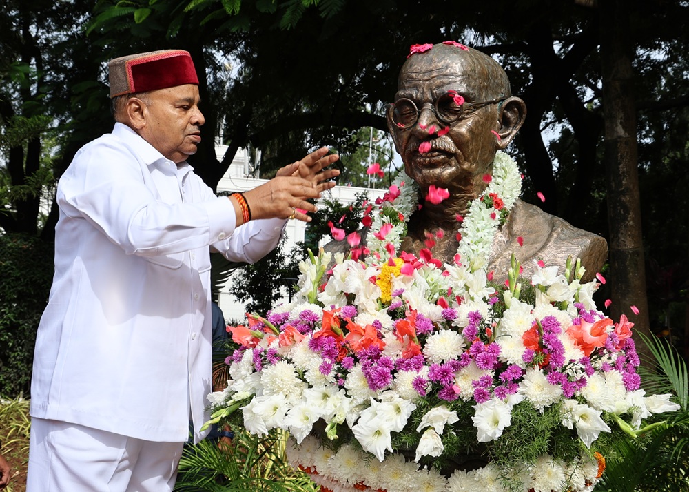 ವಿಜಯದಶಮಿ, ಆಯುಧ ಪೂಜೆ ಪ್ರಯುಕ್ತ ರಾಜ್ಯಪಾಲರಿಂದ ವಿಶೇಷ ಪೂಜೆ