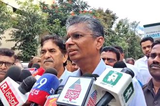 ಸಂಪುಟ ಪುನರ್​​​​ ರಚನೆಗೆ ಬೆಂಗಳೂರು ಮತ್ತು ದೆಹಲಿಯಲ್ಲಿ ಚರ್ಚೆ ಅಗತ್ಯ