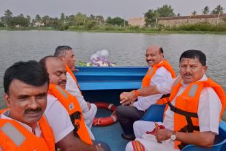 ಬೋಟಿಂಗ್ ಗೆ ಚಾಲನೆ ನೀಡಿದ ಸಚಿವ ಕೆ.ಹೆಚ್ ಮುನಿಯಪ್ಪ