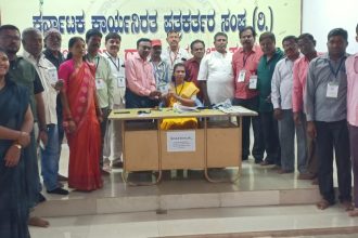 ಪತ್ರಕರ್ತರ ಚುನಾವಣಾ ಪಾಸ್ ಗಳ ವಿತರಣೆ