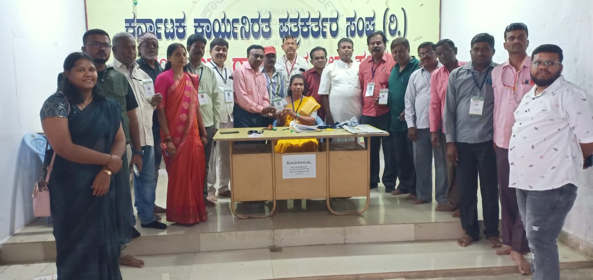 ಪತ್ರಕರ್ತರ ಚುನಾವಣಾ ಪಾಸ್ ಗಳ ವಿತರಣೆ