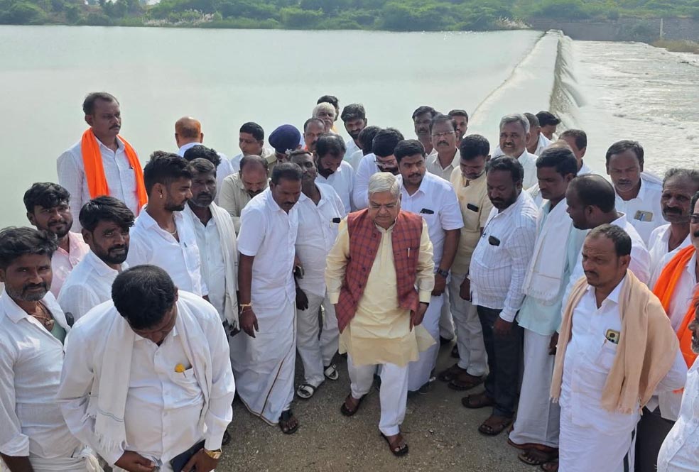 ಪಗಡಲಬಂಡೆ ಬ್ಯಾರೇಜ್‌ಗೆ ಬಾಗಿನ ಅರ್ಪಿಸಿದ ಕಾರಜೋಳ