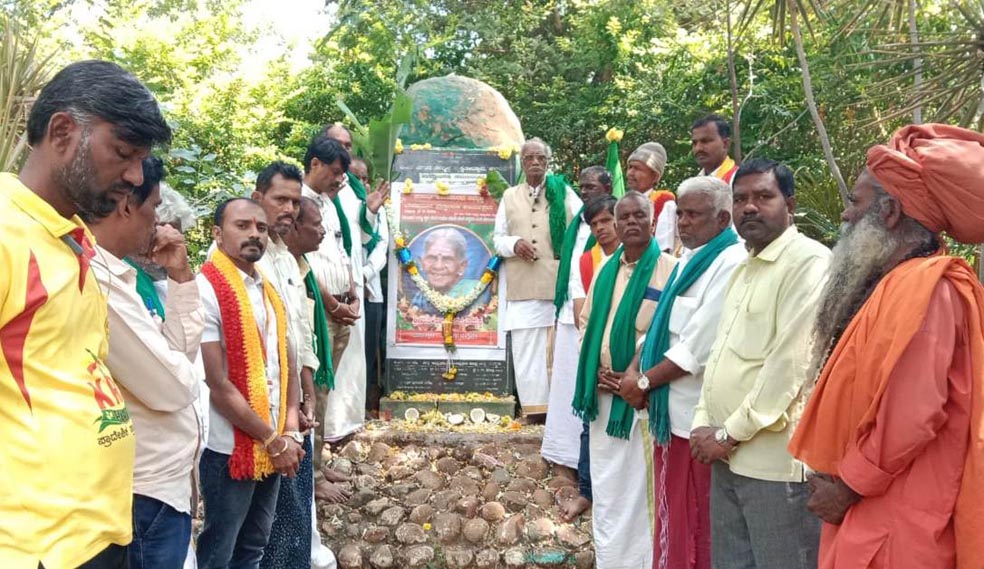 ಸಾಲುಮರದ ತಿಮ್ಮಕ್ಕ ಹೆಸರಲ್ಲಿ ಗಿಡನೆಡುವ ಆಂದೋಲನಕ್ಕೆ ಸರ್ಕಾರ ಮುಂದಾಗಲಿ