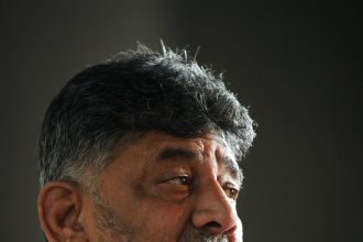 ಕನ್ನಡಿಗರ ಭೂಮಿ ವಲಸಿಗರಿಗೆ ಧಾರೆ ಎರೆಯಲು ಮುಂದಾದ ಡಿಕೆಶಿ